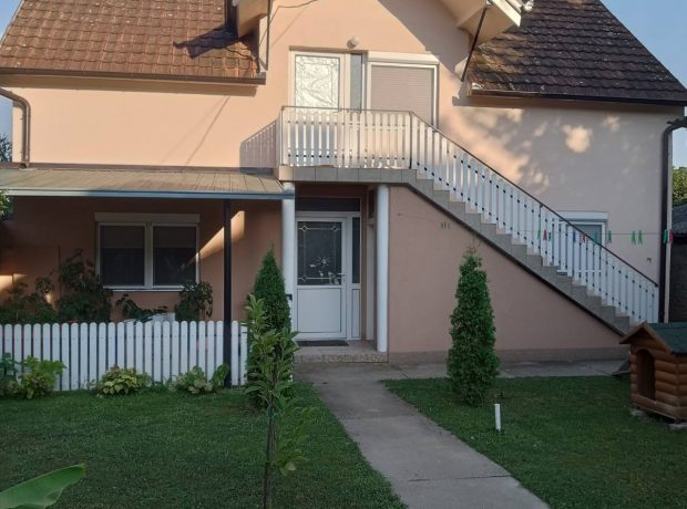CENTAR GRADA-2 KUĆE NA PARCELI