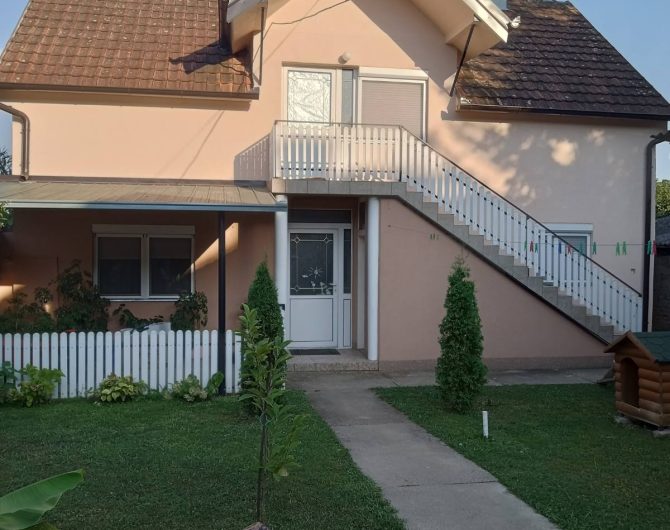 CENTAR GRADA-2 KUĆE NA PARCELI