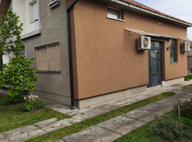 POSLOVNO STAMBENA ZGRADA-LAĆARAK