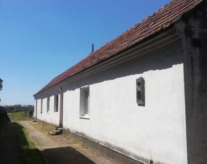 KUĆA SA PLACEM U INDUSTRIJSKOJ ZONI
