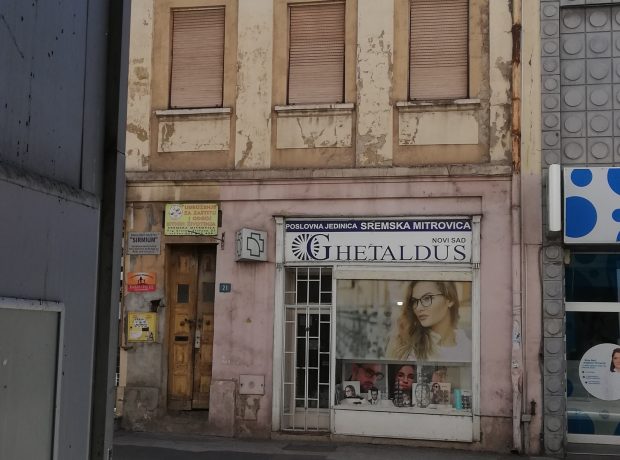 POSLOVNI PROSTOR+ČETVOROSOBAN STAN-CENTAR